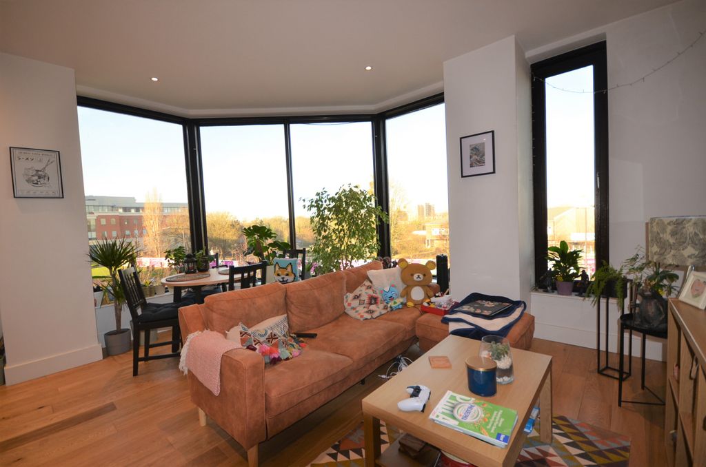Property photo 1 of 10 Living Room