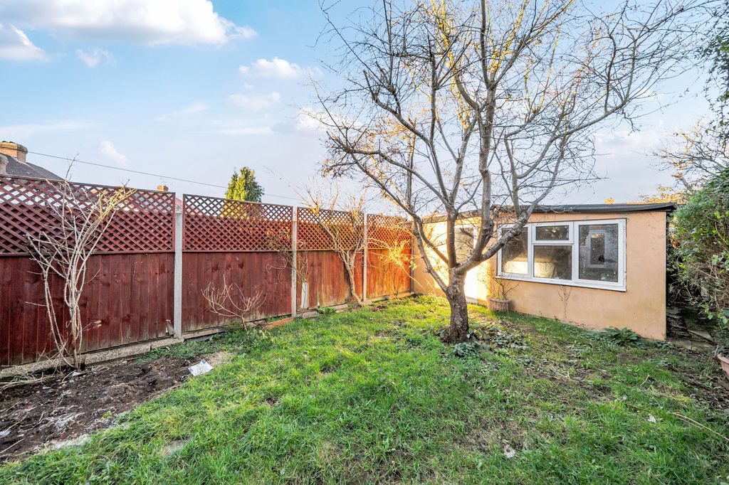 Property photo 2 of 23