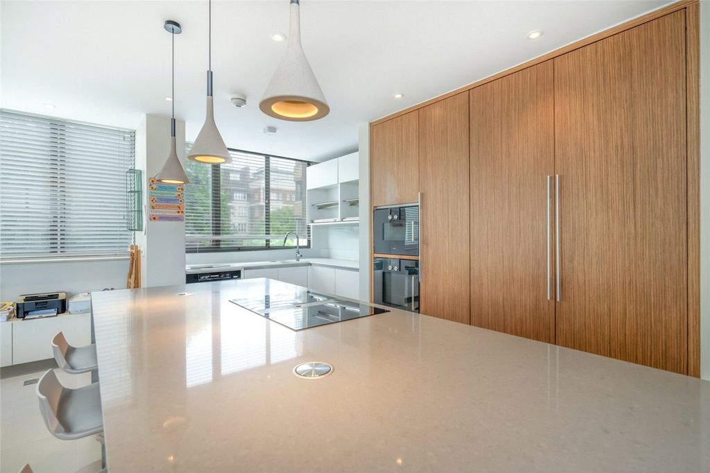 Property photo 2 of 18 Picture No. 08