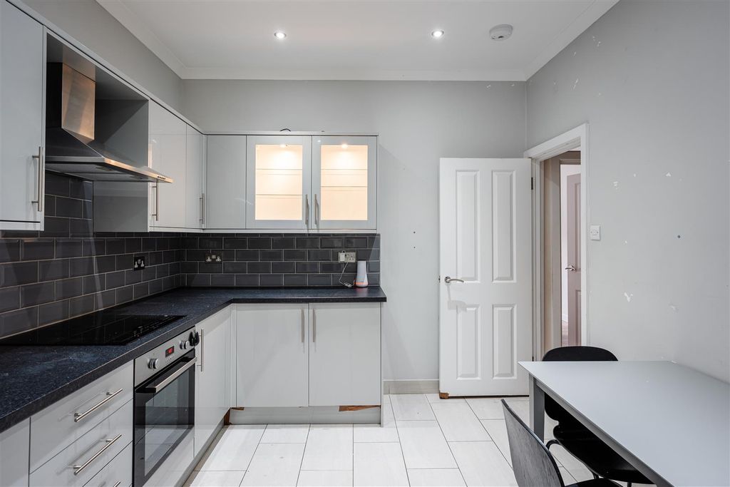 Property photo 3 of 19 Lennox Rd-3.Jpg