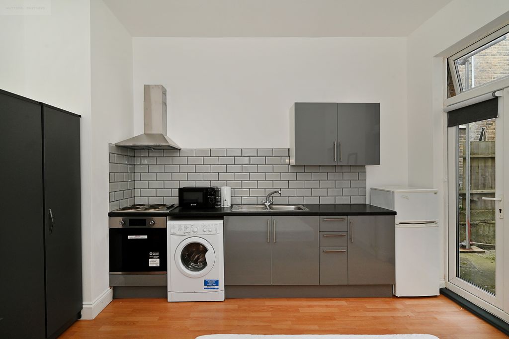 Property photo 3 of 10 Photo 3