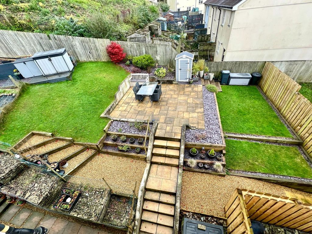 Property photo 2 of 26