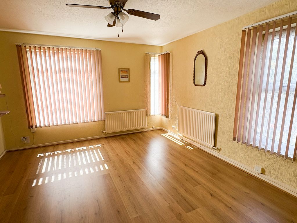 Property photo 3 of 16 Lounge 1