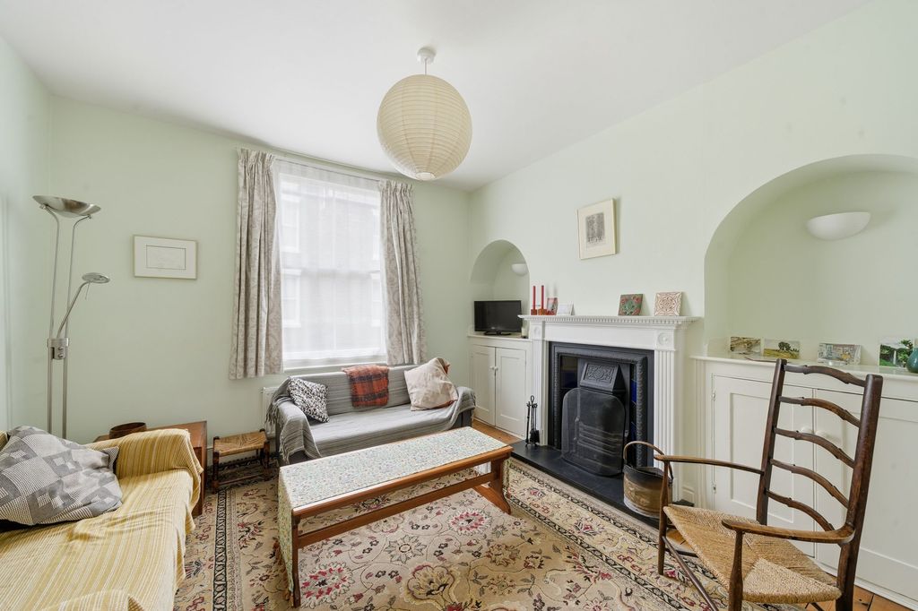 Property photo 2 of 28