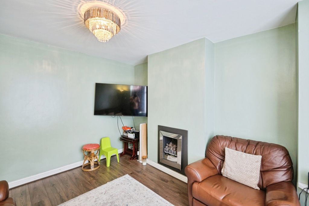 Property photo 3 of 17 Photo