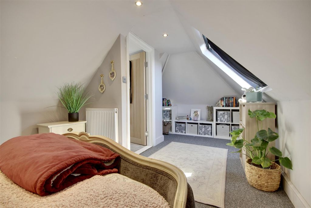 Additional image 4 of 5 bed detached house for saleBrecon Avenue, Portsmouth PO6