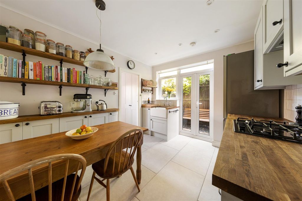 Property photo 3 of 36 Warner Road, E17