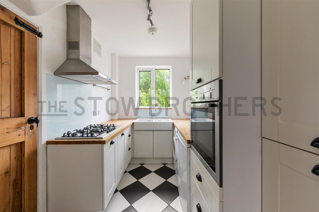 Property photo 2 of 28