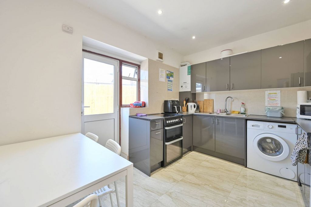 Property photo 3 of 9 Gallery