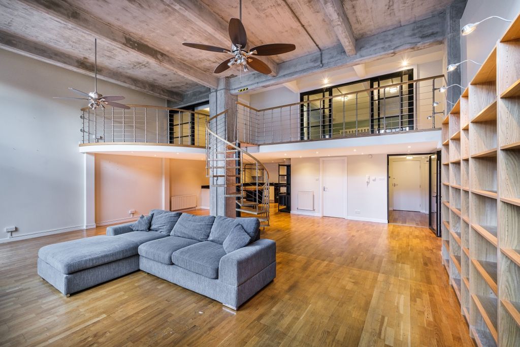 Property photo 1 of 16 Theydon Road