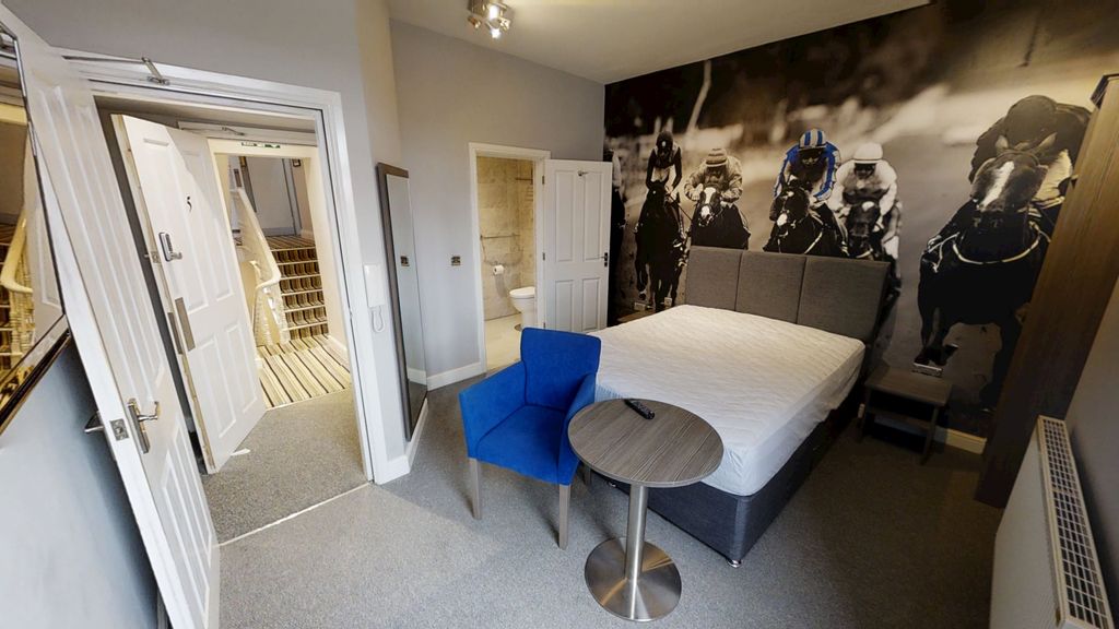 Property photo 3 of 16 87-89-Thorne-Road-Room-5-03