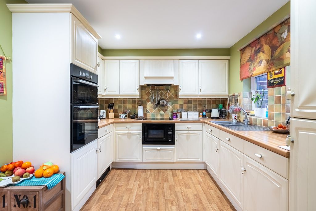 Property photo 3 of 22 4762326