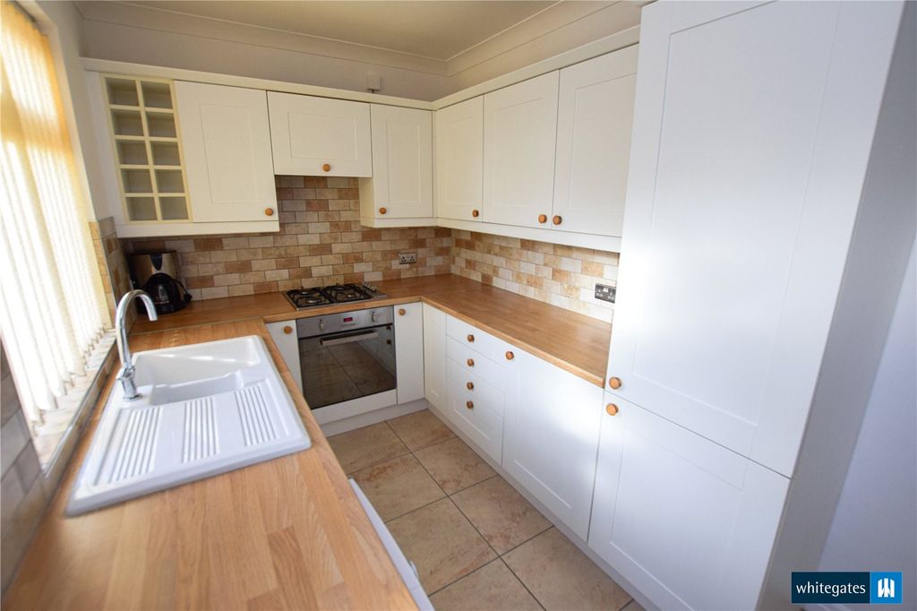 Property photo 2 of 6 Picture No. 12