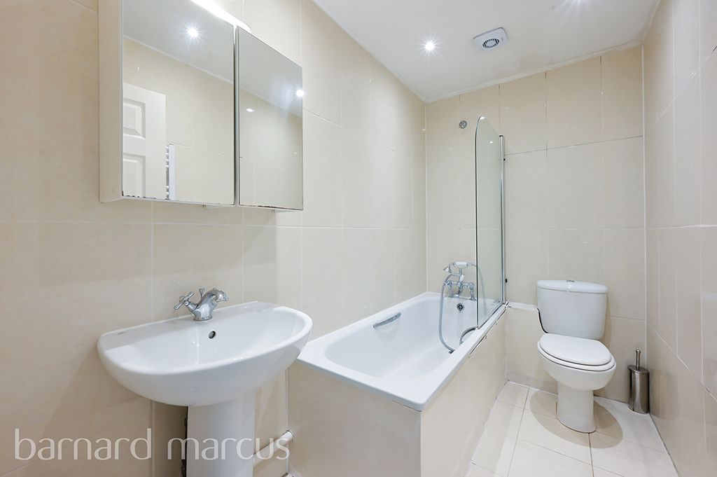 Property photo 3 of 9 Bathroom