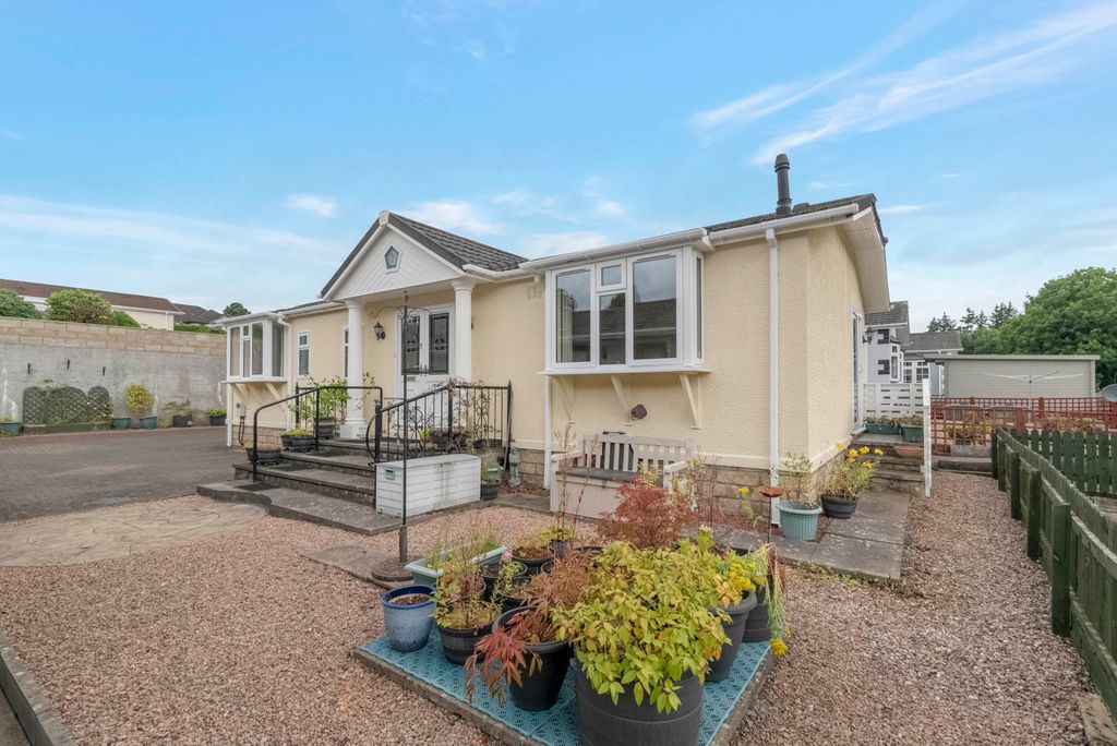 Property photo 1 of 28