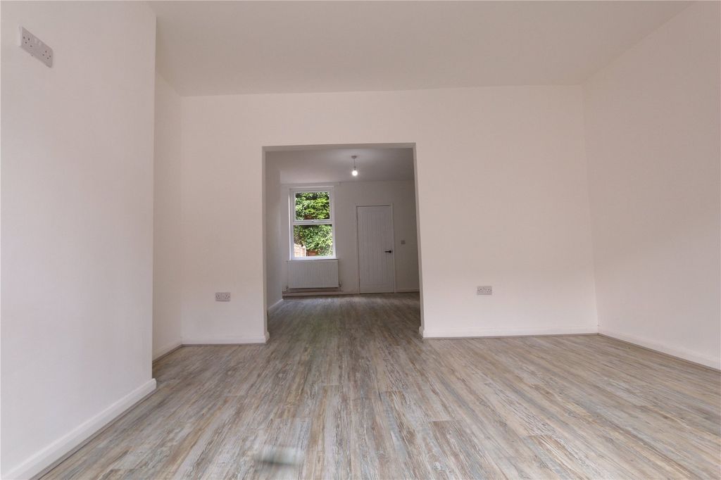 Property photo 3 of 10 Picture No. 06