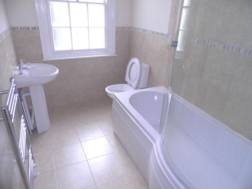 Property photo 3 of 4 Bathroom