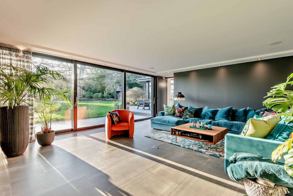 Property photo 3 of 23 Drawing Room