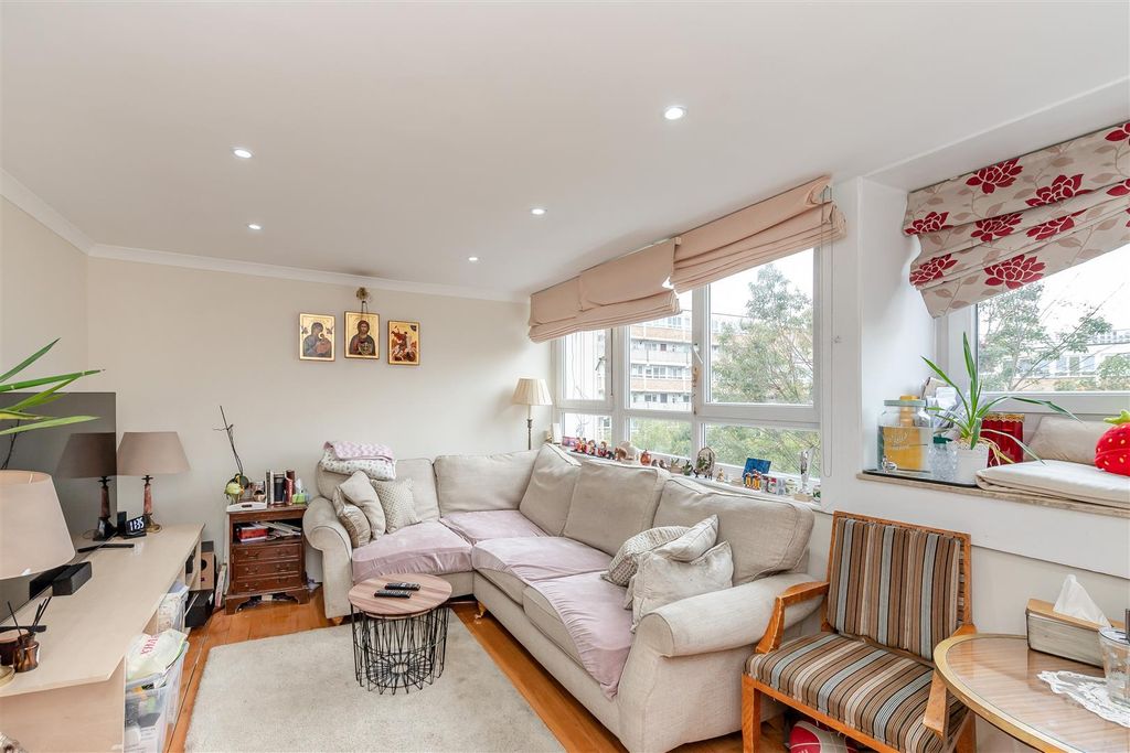 Property photo 2 of 11 8666370-Interior03.Jpg