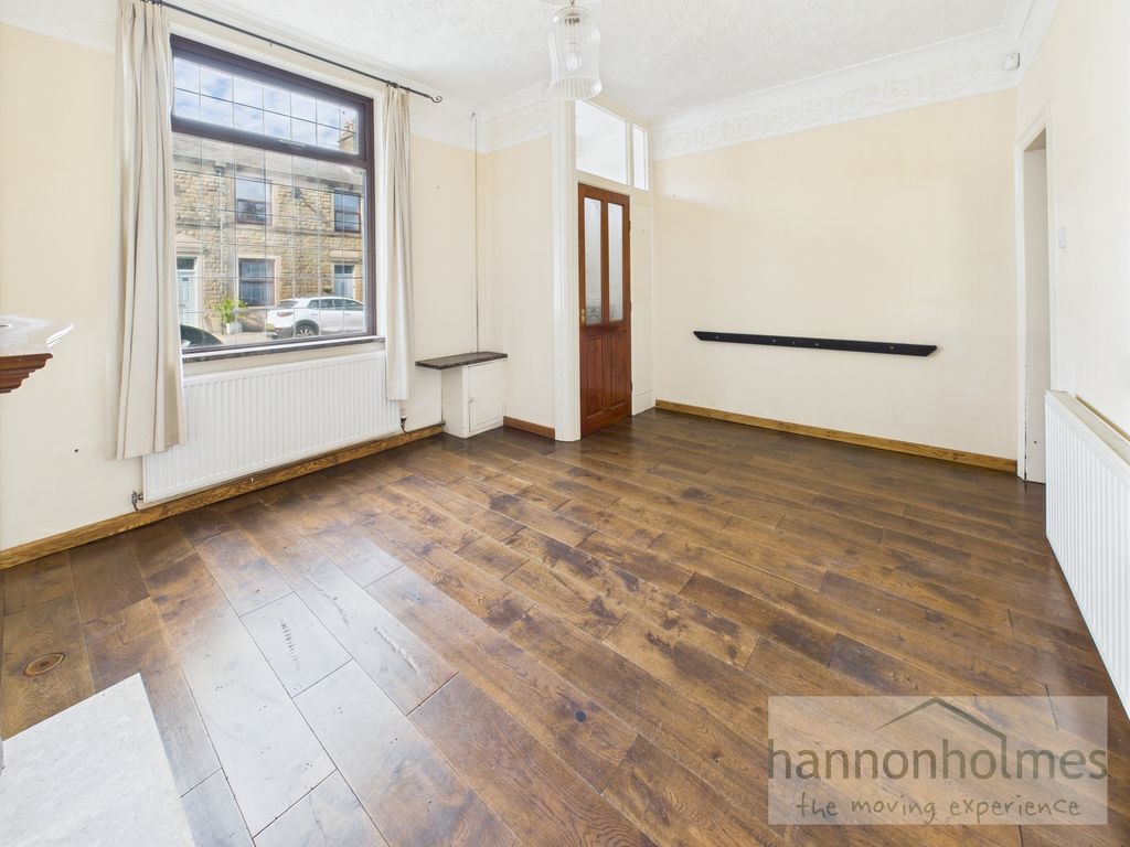 Property photo 3 of 29 Cam05283G0-Pr0089-Still002