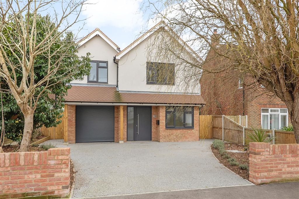 Property photo 1 of 18 Johns Green, Sandwich