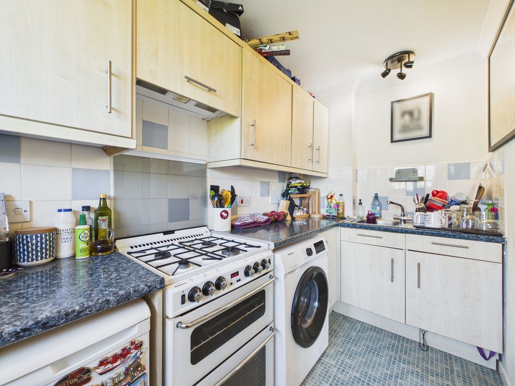 Property photo 3 of 8 Kitchen