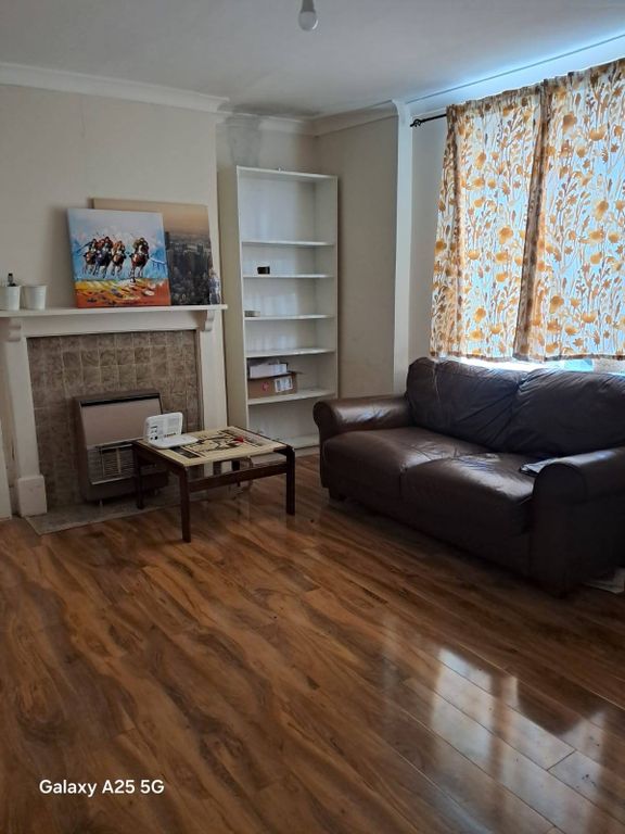 Property photo 2 of 6 Gallery