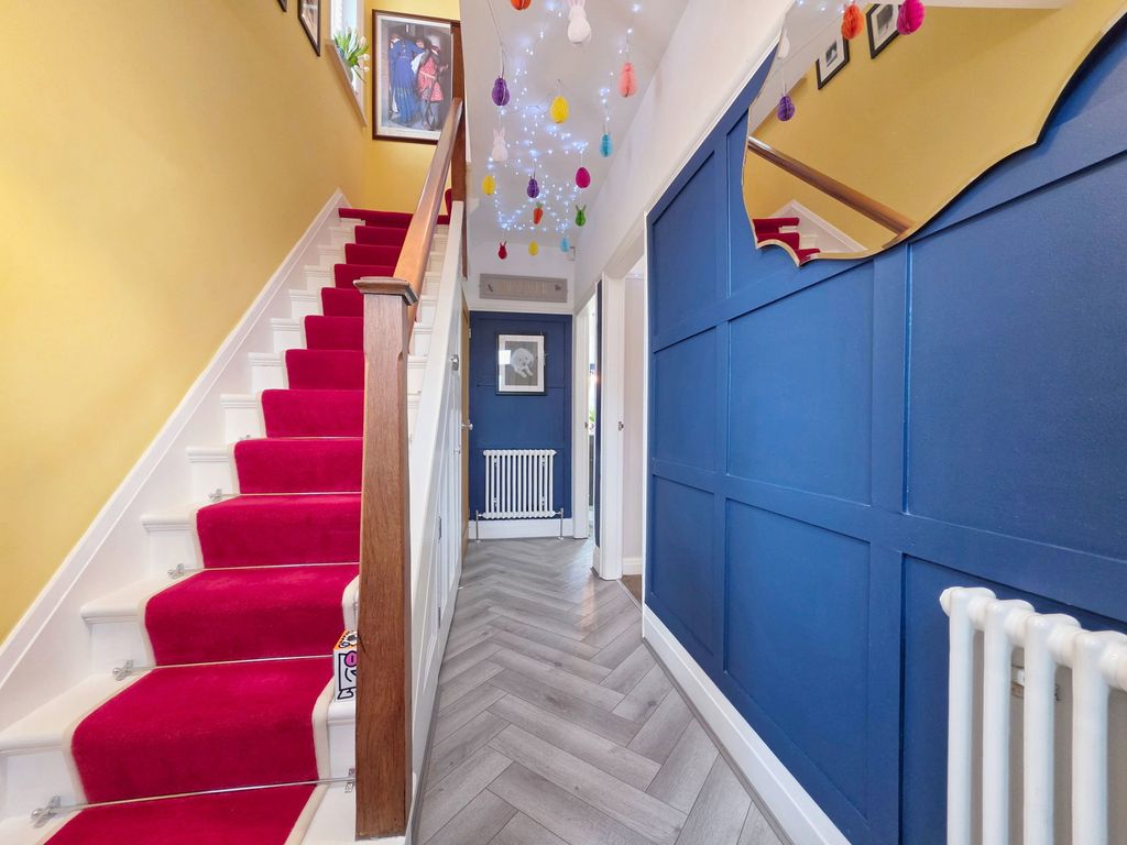 Property photo 2 of 25