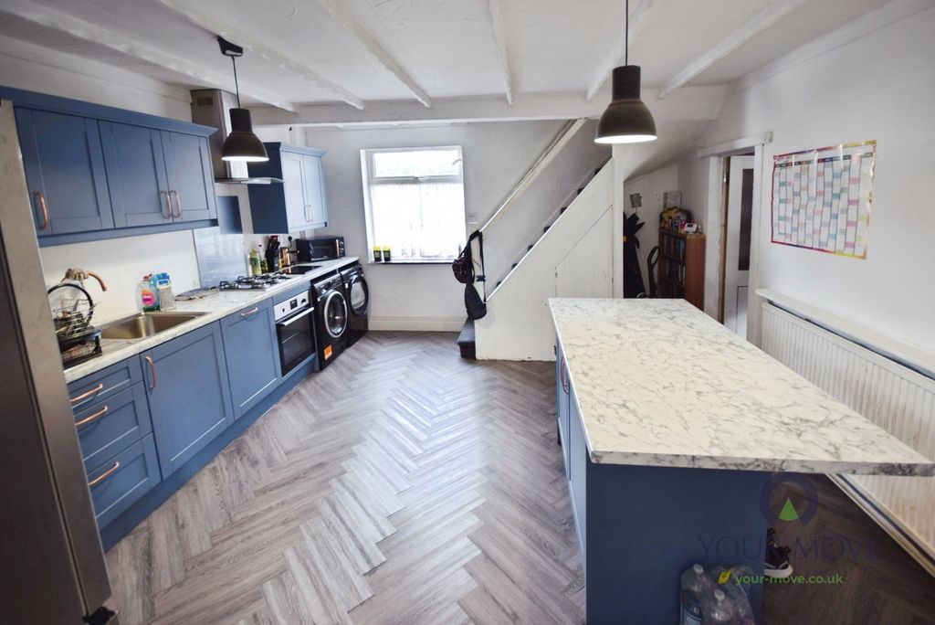 Property photo 3 of 14 Breakfast Kitchen