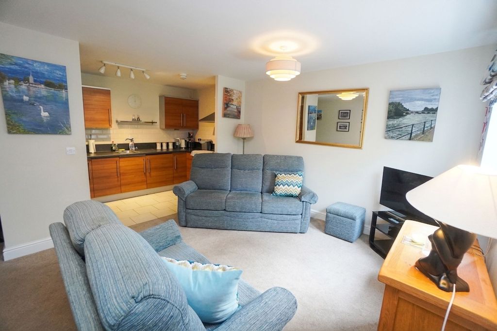 Property photo 2 of 12