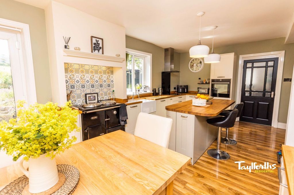 Property photo 2 of 25 Photo 4