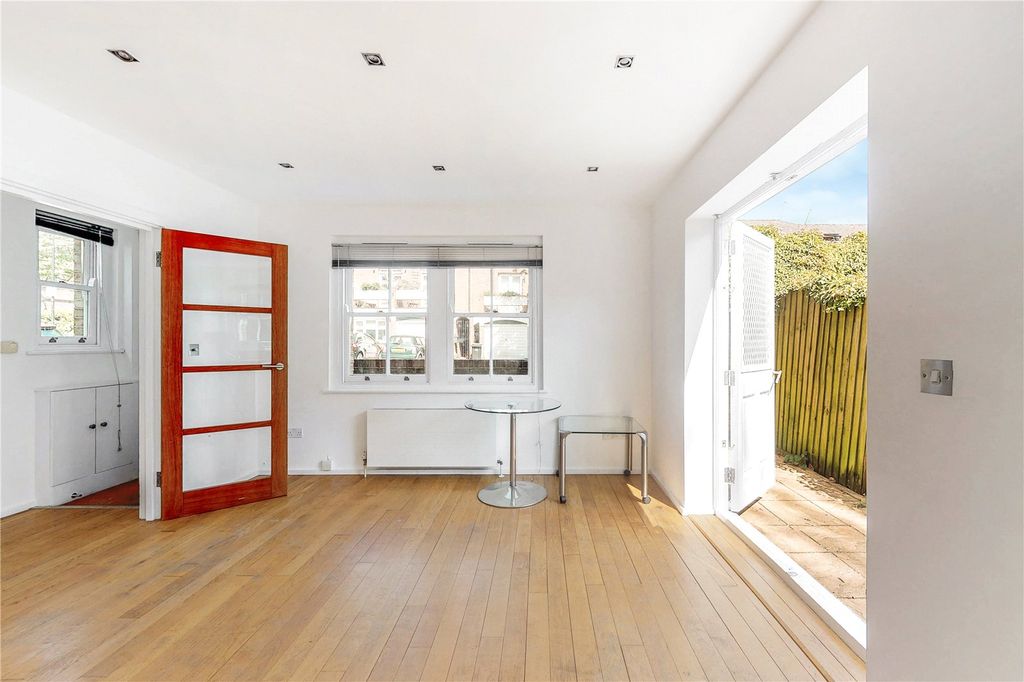 Property photo 2 of 12 Picture No. 32