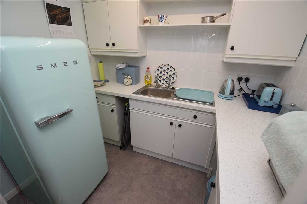 Property photo 3 of 8 Kitchen