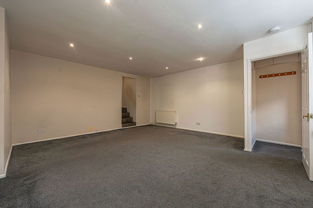 Property photo 3 of 31