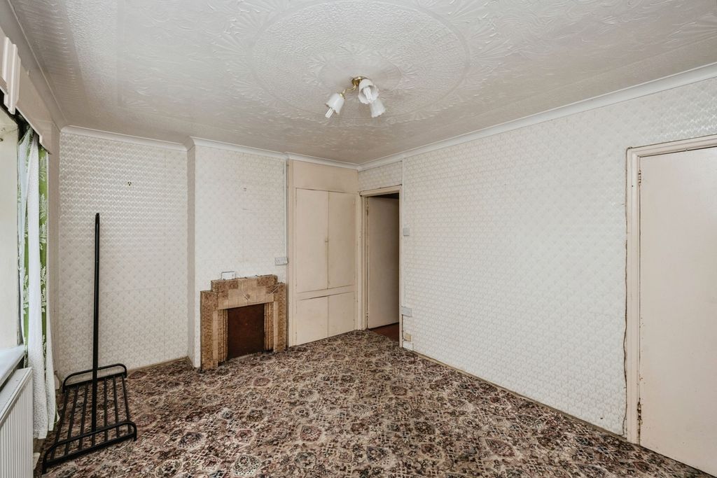 Property photo 3 of 17 Photo