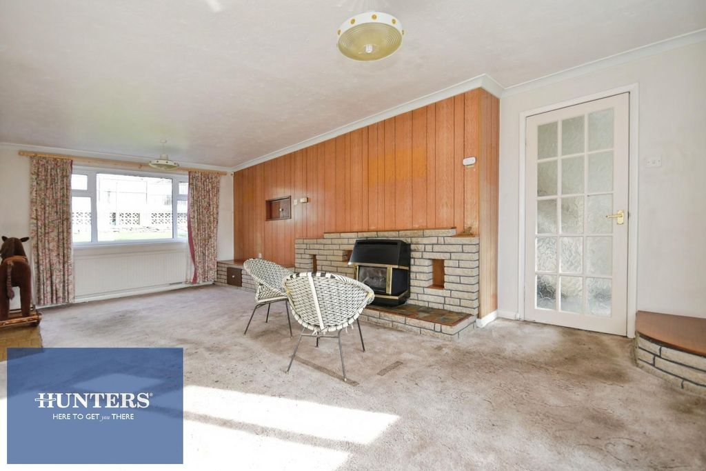 Property photo 2 of 15 Lounge Diner 01.Jpg