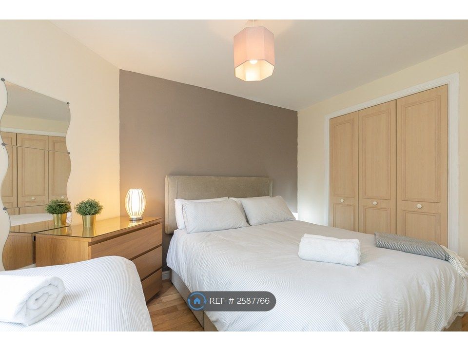 Property photo 1 of 13 Bedroom 2 With King Size Bed