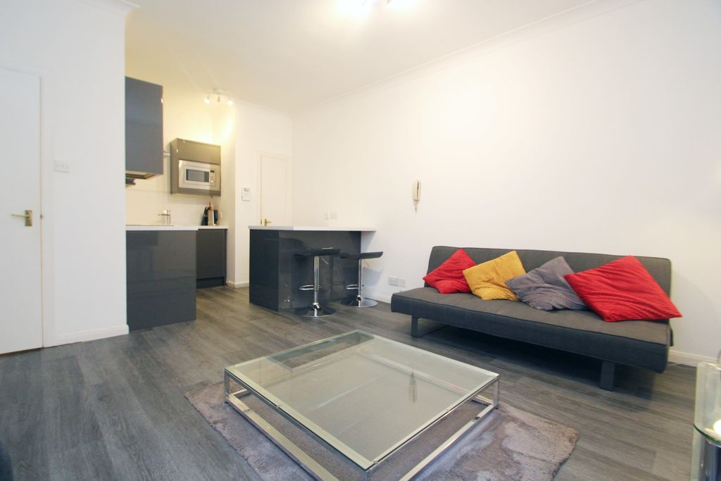 Property photo 3 of 6