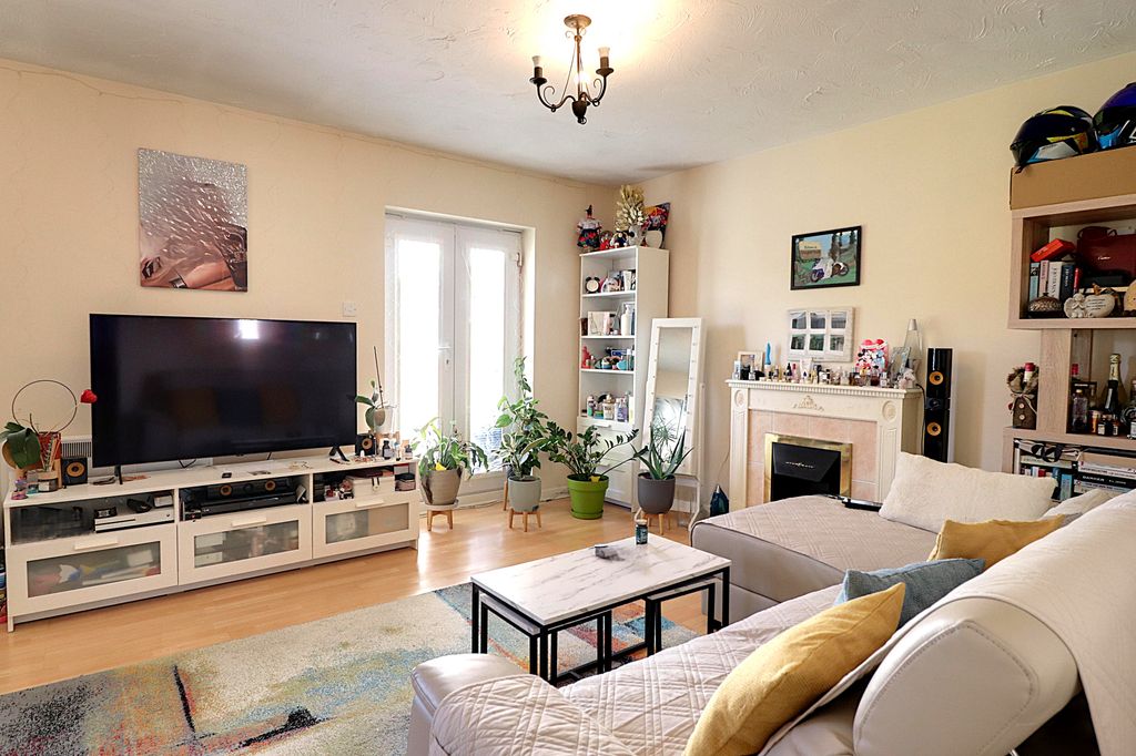 Property photo 2 of 7