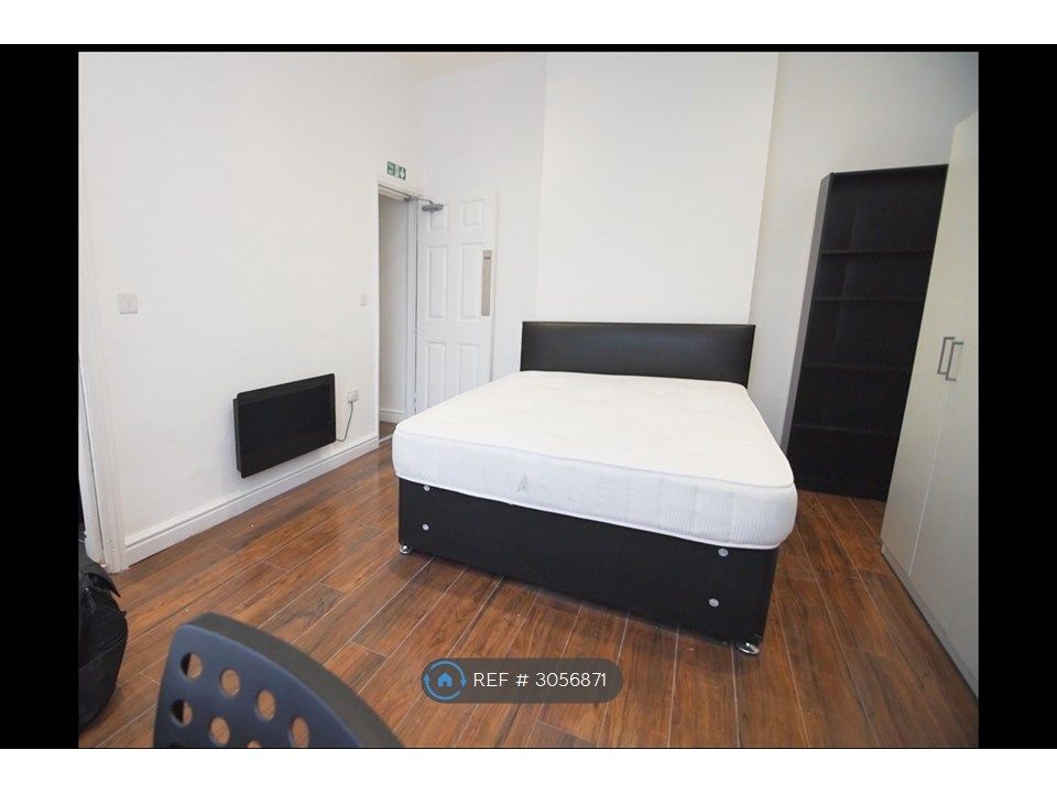 Property photo 2 of 12 Fully Furnished Bedroom