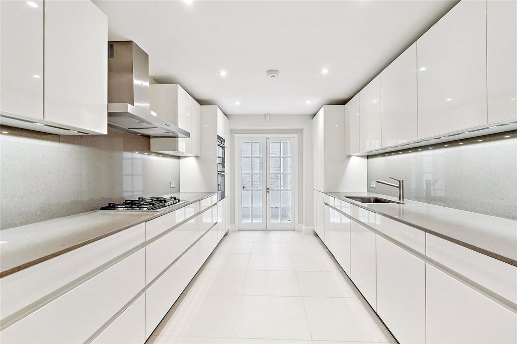 Property photo 3 of 16 Kitchen