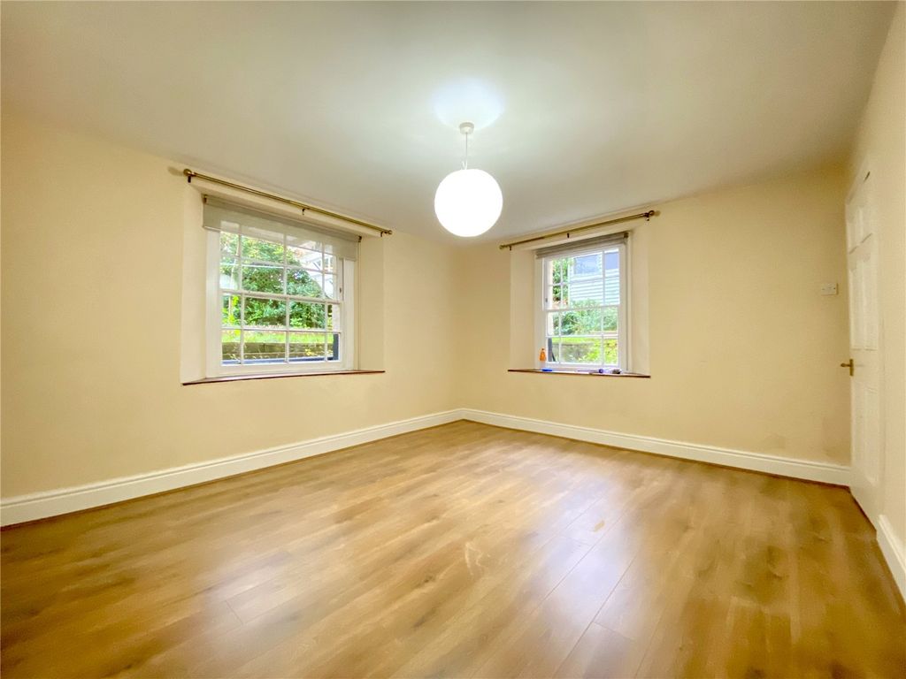 Property photo 2 of 9 Picture No. 21