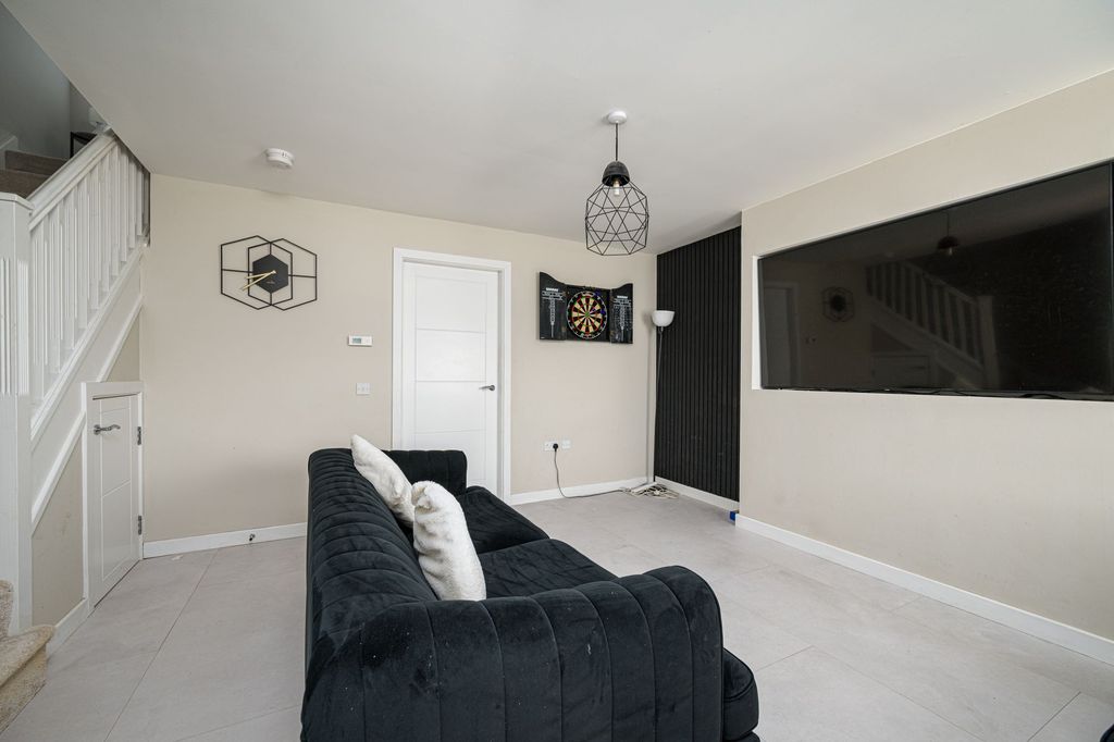 Property photo 3 of 19 Lounge