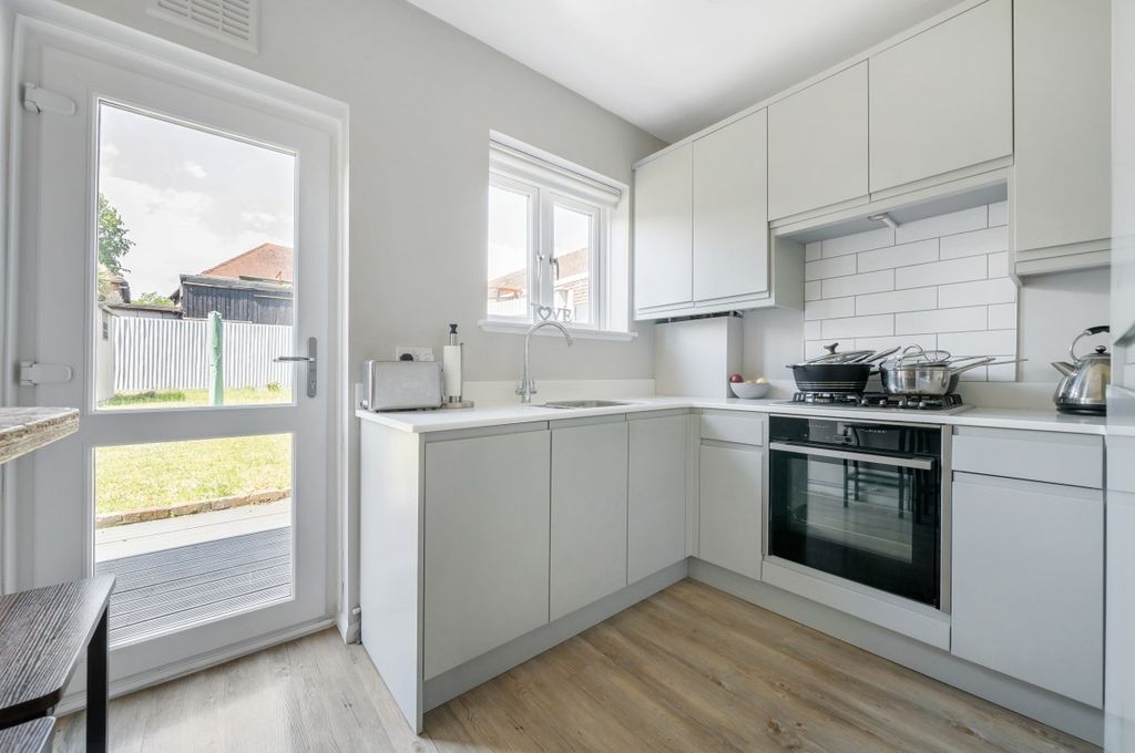 Property photo 1 of 20 Kitchen