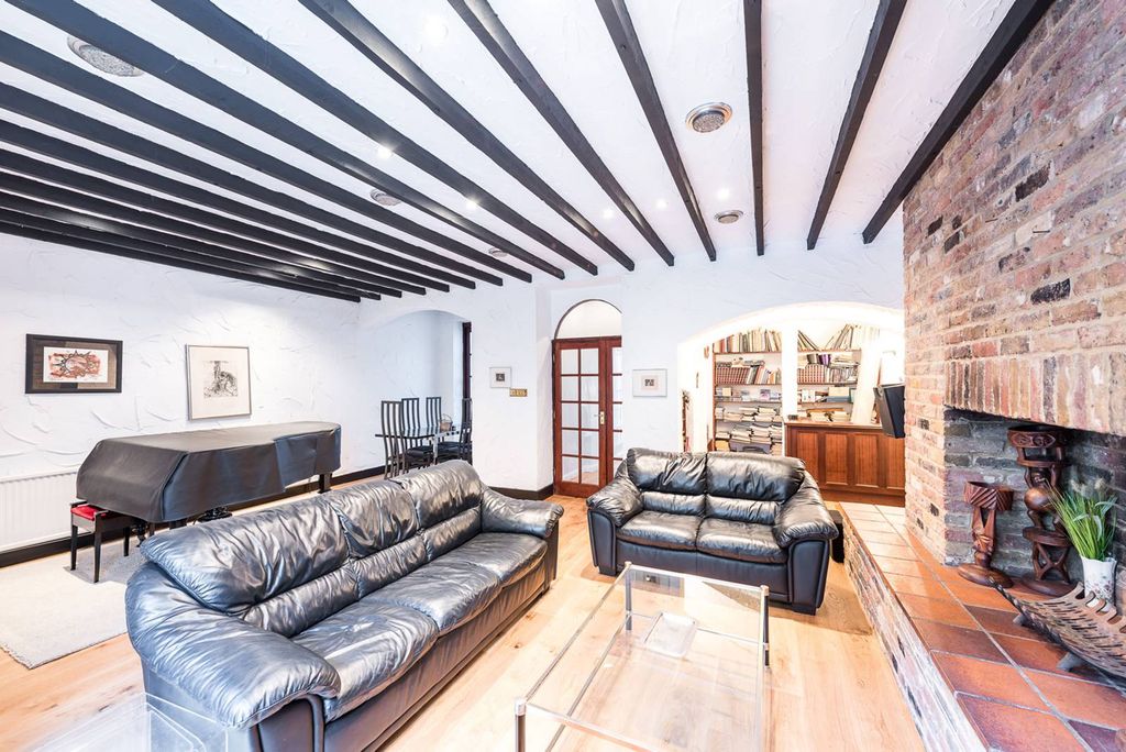 Property photo 2 of 13