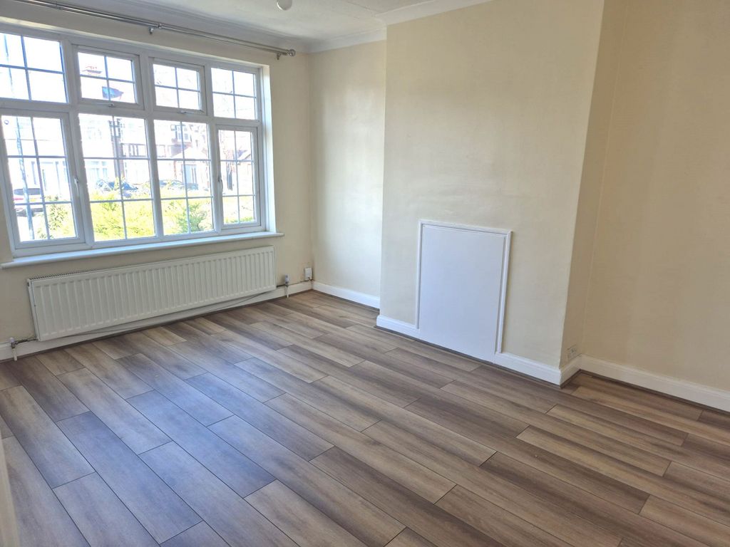 Property photo 2 of 7 Gallery