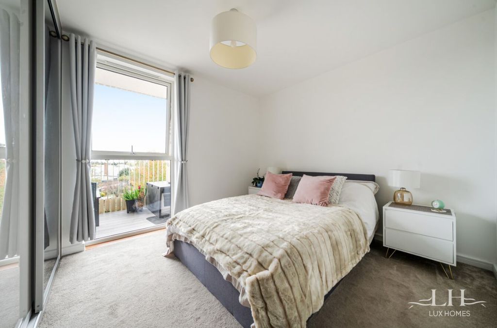 Property photo 3 of 18