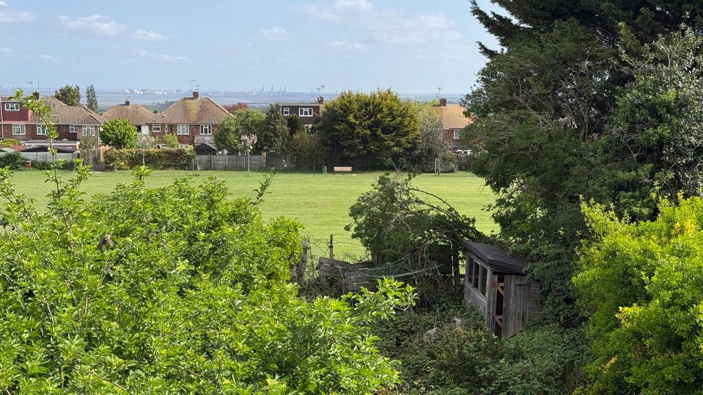 Property photo 3 of 11