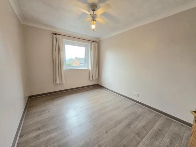 Property photo 1 of 6 Bedroom