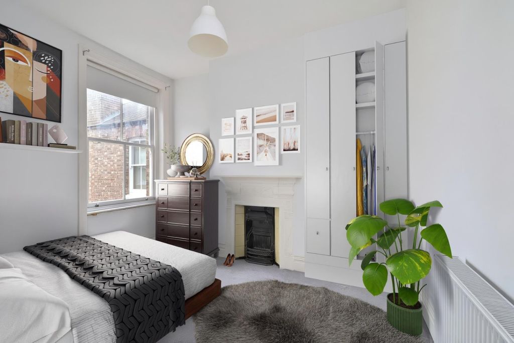 Property photo 2 of 9 Bedroom